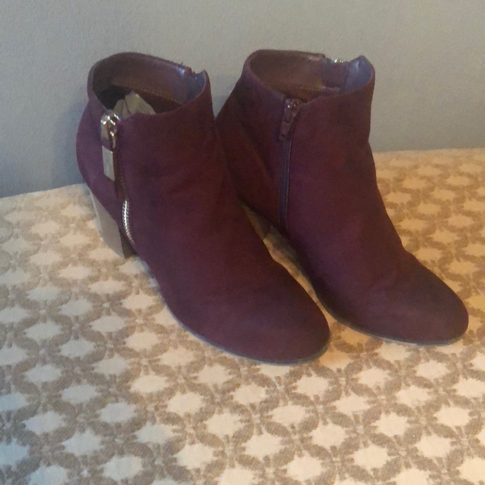 ⭐️⭐️Angle high Burgundy boots size 9